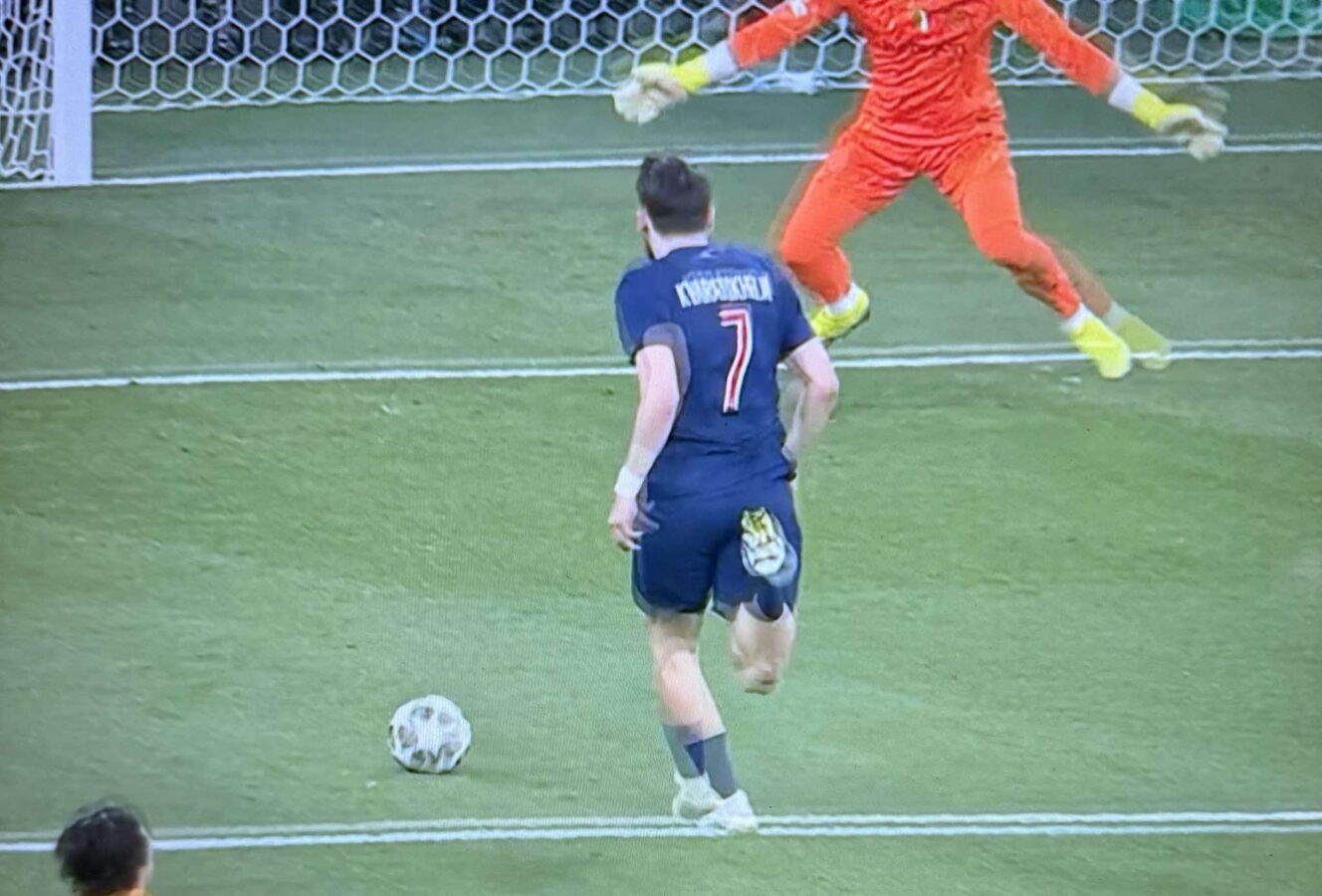 PSG umilia Inter 5-0: a Napoli è festa grande, si gongola!