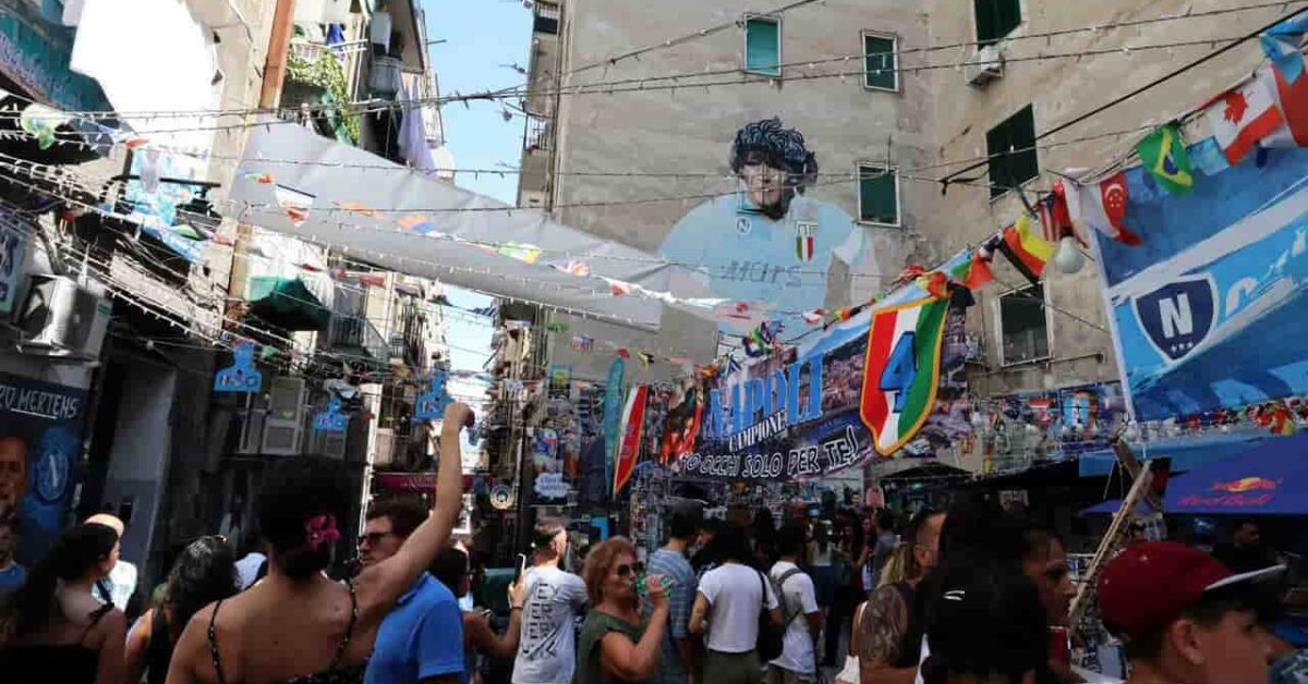 Champions League, boom turismo a Napoli: stima di 40mila arrivi