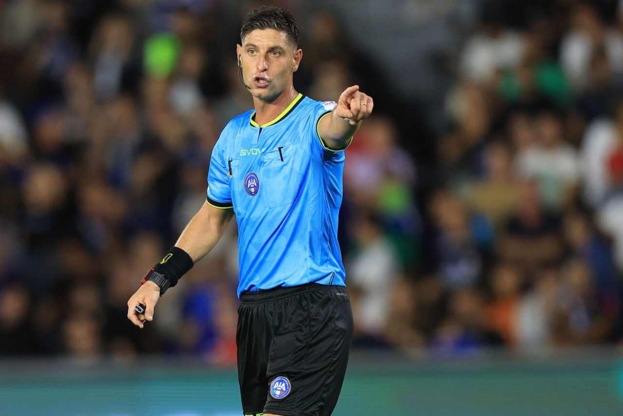 Napoli penalizzato dall'arbitraggio a Lecce: due episodi finiscono nel mirino Napoli penalizzato dall'arbitraggio a Lecce: due episodi finiscono nel mirino