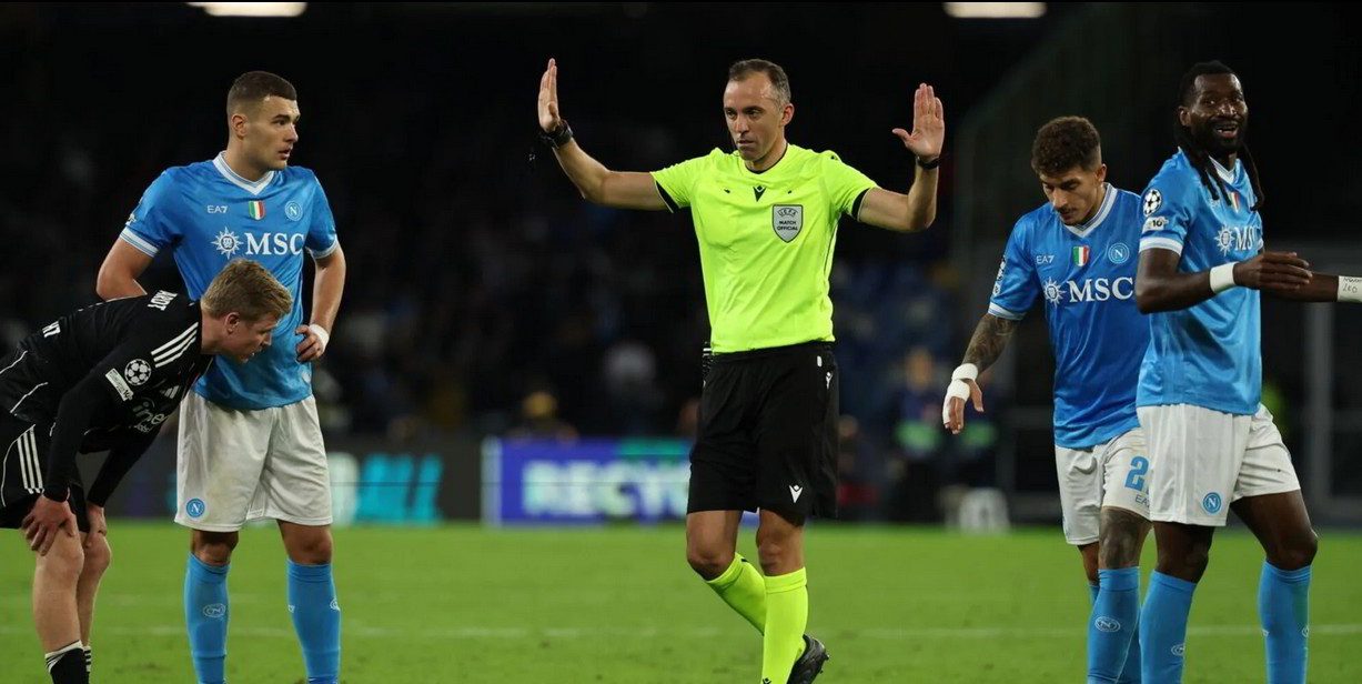 Napoli a due facce: domina in Serie A, irriconoscibile in Campions. I numeri che provano la difficoltà dei Campioni d'Italia Napoli a due facce: domina in Serie A, irriconoscibile in Campions. I numeri che provano la difficoltà dei Campioni d'Italia