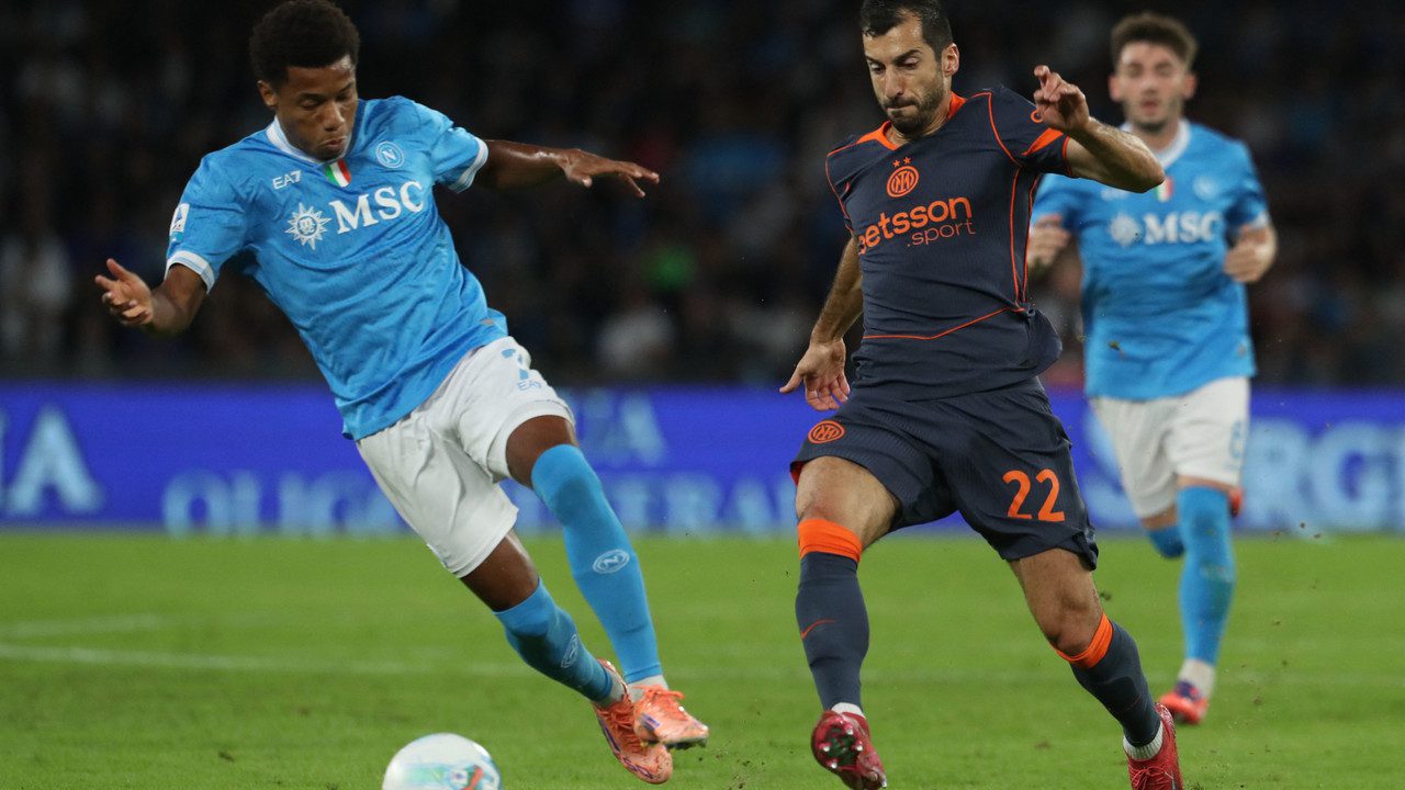 David Neres in azione nel nuovo modulo 3-4-3 di Antonio Conte: dribbling e assist per il Napoli