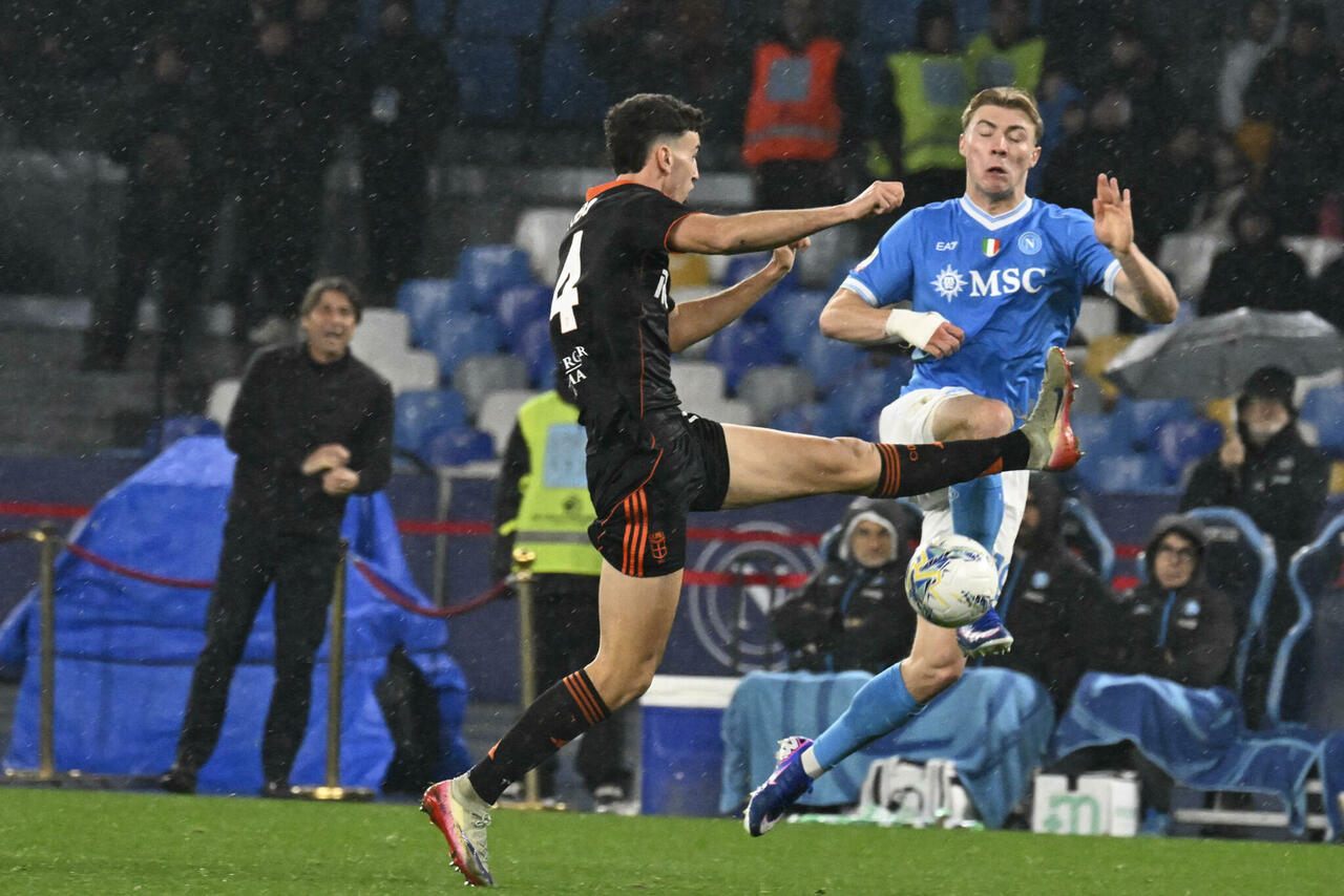 Intervento folle di Jacobo Ramon che falcia Hojlund lanciato in area