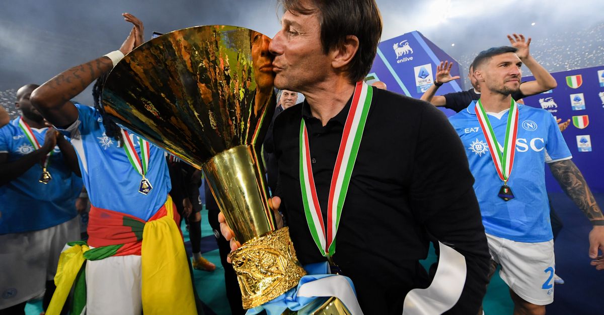Antonio Conte vince la Panchina d'Oro 2024/25 Antonio Conte vince la Panchina d'Oro 2024/25