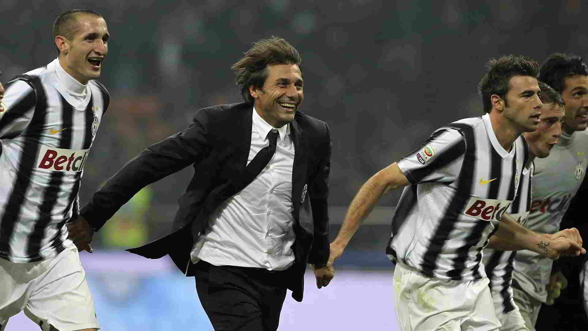 Parallelo tra il Napoli di Conte e la Juventus del 2012 per lo Scudetto Parallelo tra il Napoli di Conte e la Juventus del 2012 per lo Scudetto