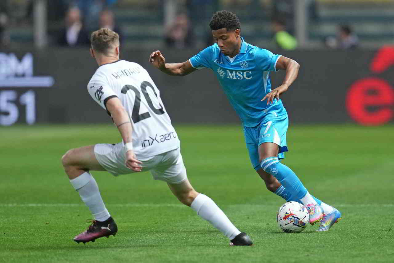 Napoli, febbre scudetto: Maradona sold-out e maxischermi Napoli, febbre scudetto: Maradona sold-out e maxischermi