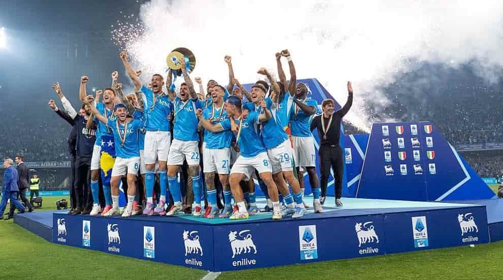 Il gesto di Conte alla festa scudetto Napoli: il retroscena Il gesto di Conte alla festa scudetto Napoli: il retroscena