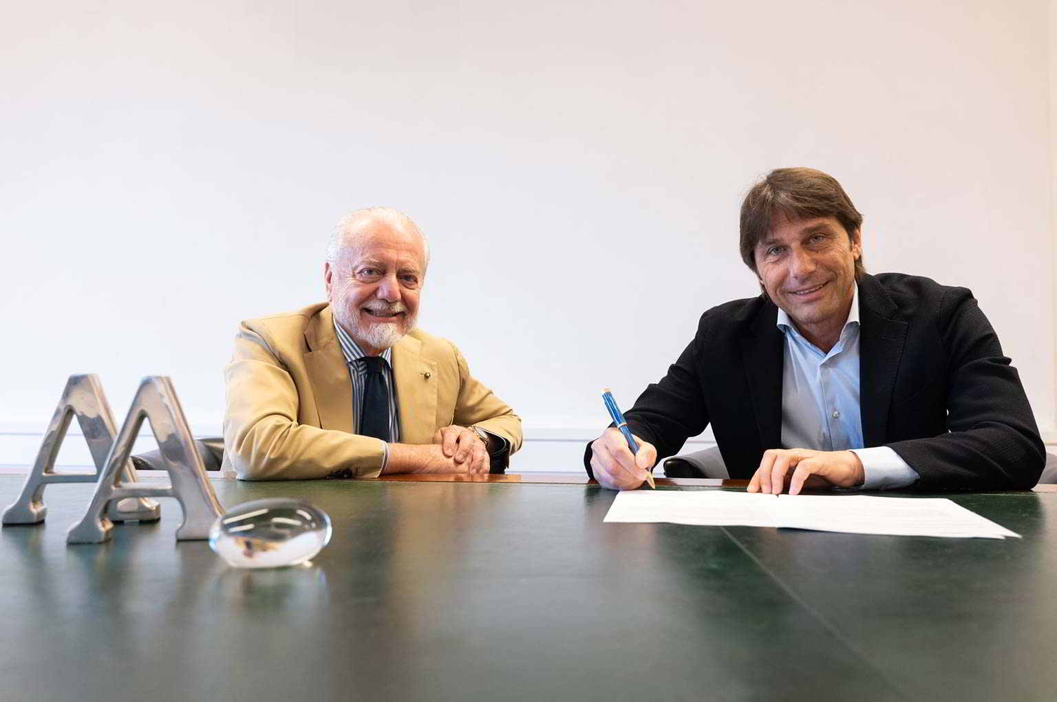 Conte, resta a Napoli | Da Milano spunta un retroscena sulla juve