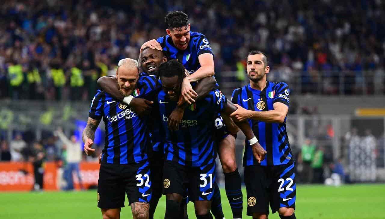 Napoli e Inter, pari da brividi: scudetto all'ultima Napoli e Inter, pari da brividi: scudetto all'ultima