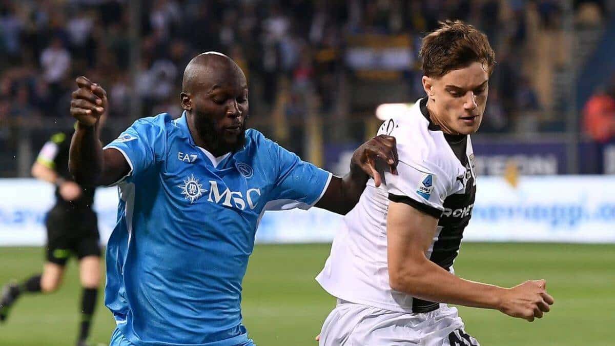 Napoli e Inter, pari da brividi: scudetto all'ultima