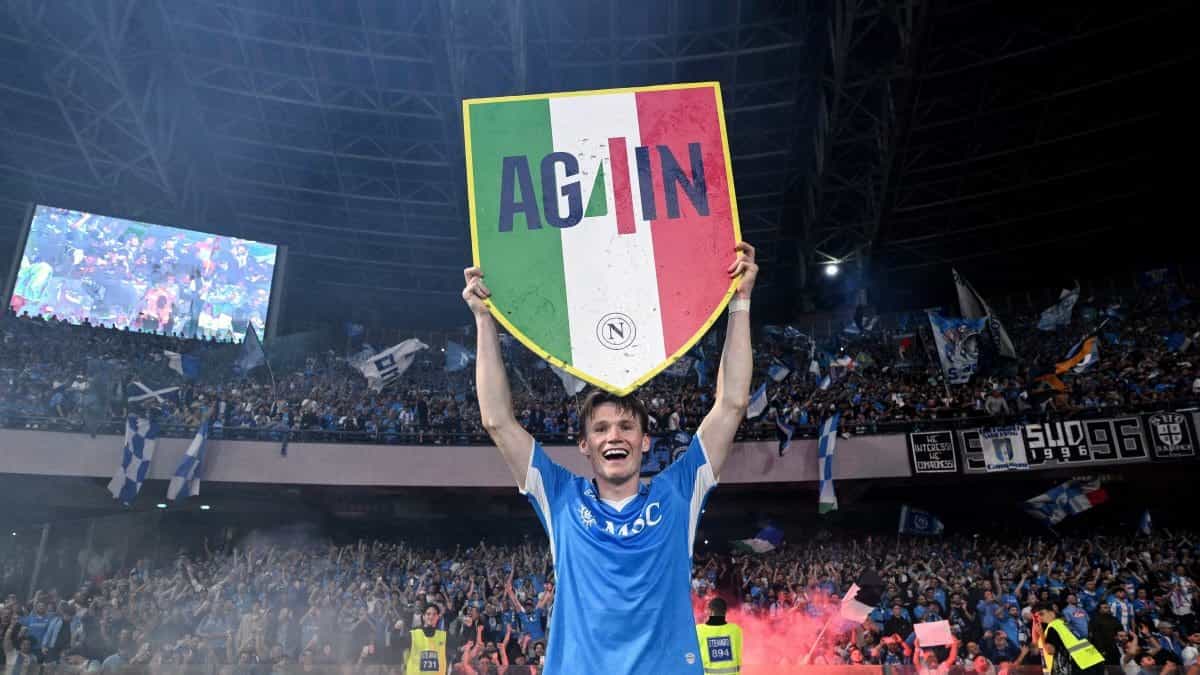 Telecronista inglese urla "Amm’ vinciut’!" per lo scudetto Napoli