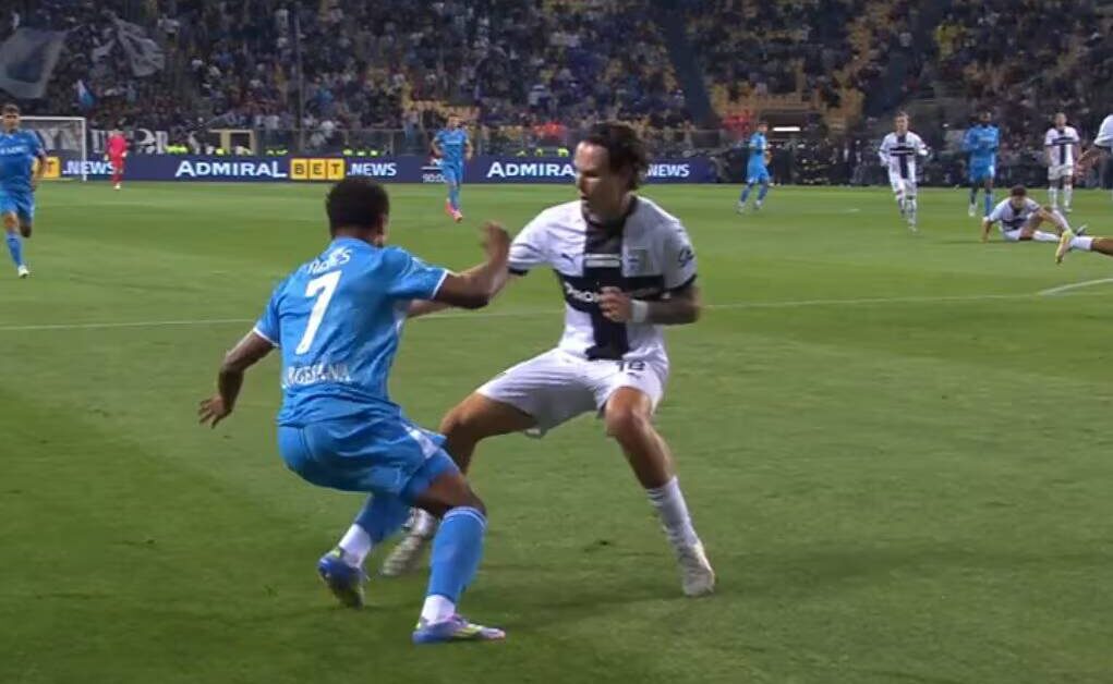 Scandalo VAR Parma-Napoli: rigore negato a Neres