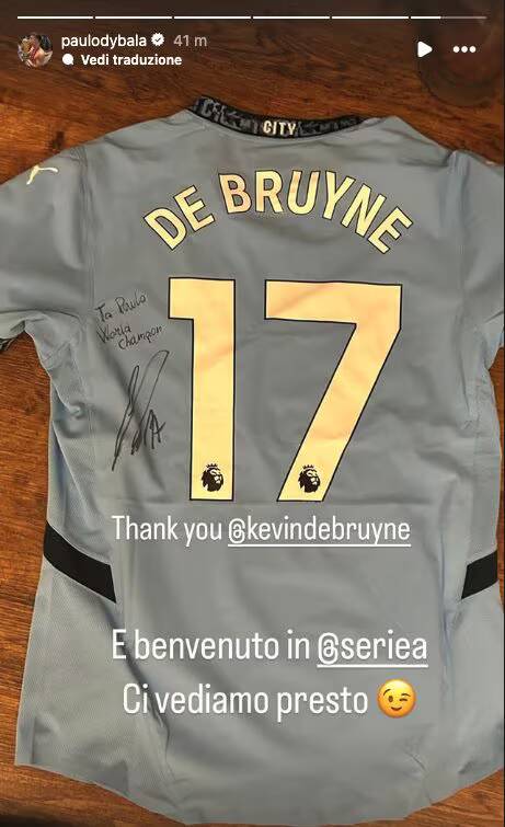 La foto della maglia del Manchester City di De Bruyne con la dedica a Dybala, pubblicata su Instagram.