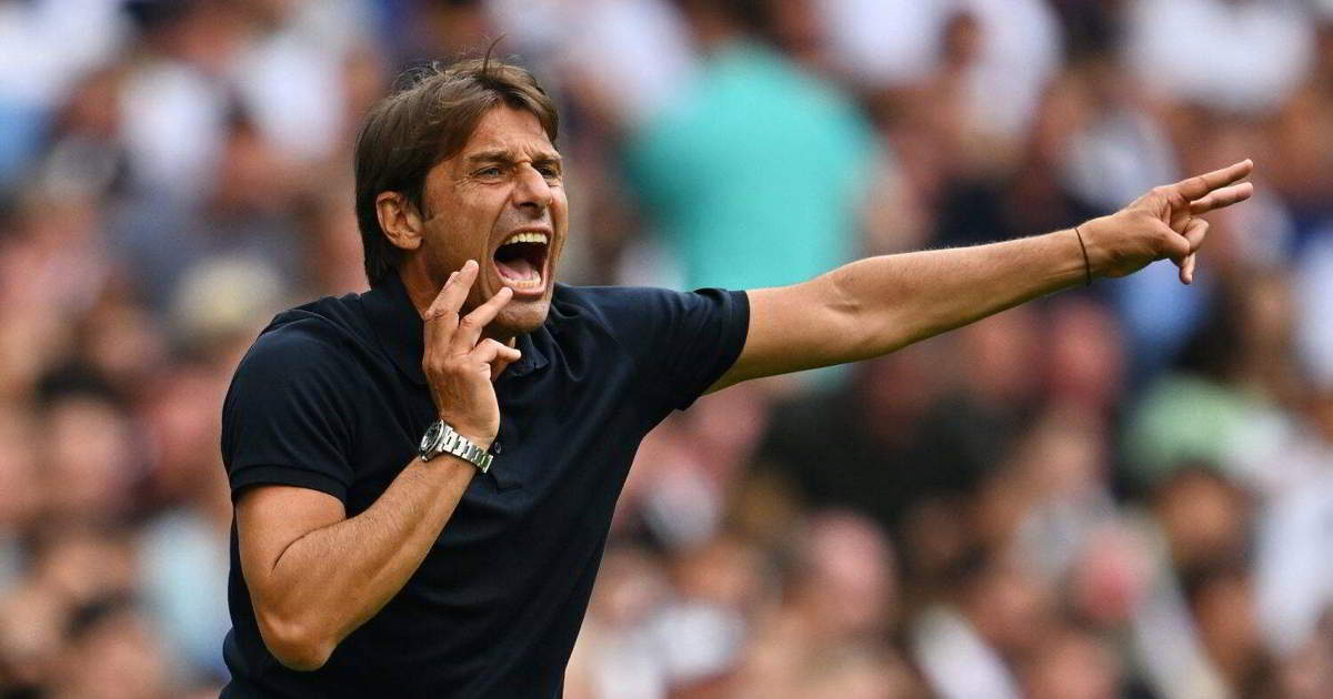 Napoli Gutiérrez L'allenatore del Napoli Antonio Conte dà indicazioni ai suoi giocatori.