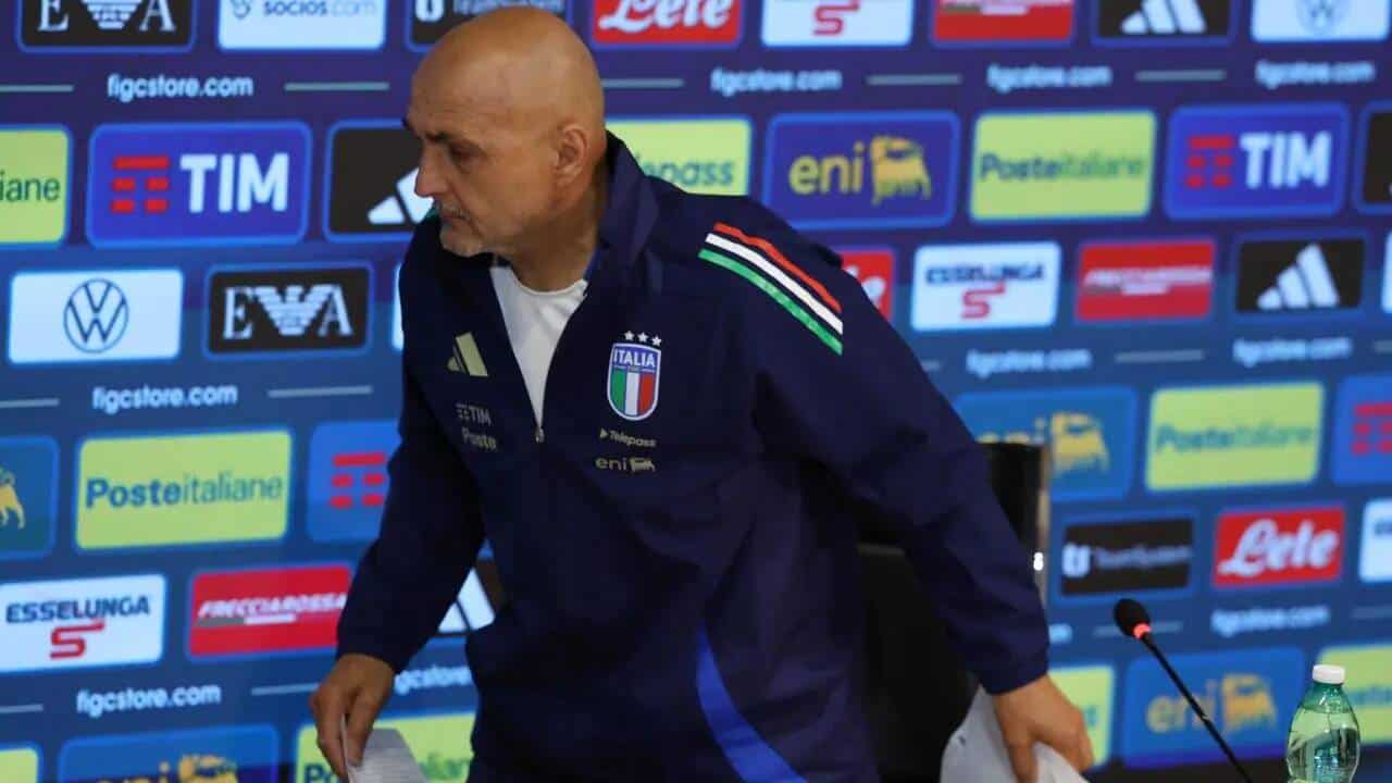 Spalletti, addio alla Nazionale: sbotta in conferenza| Si alza e se ne va Spalletti, addio alla Nazionale: sbotta in conferenza| Si alza e se ne va