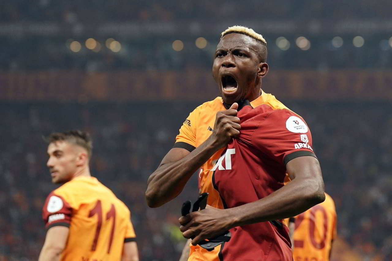 Osimhen al Galatasaray, via libera con riserva | De Laurentiis chiede due modifiche Osimhen al Galatasaray, via libera con riserva | De Laurentiis chiede due modifiche