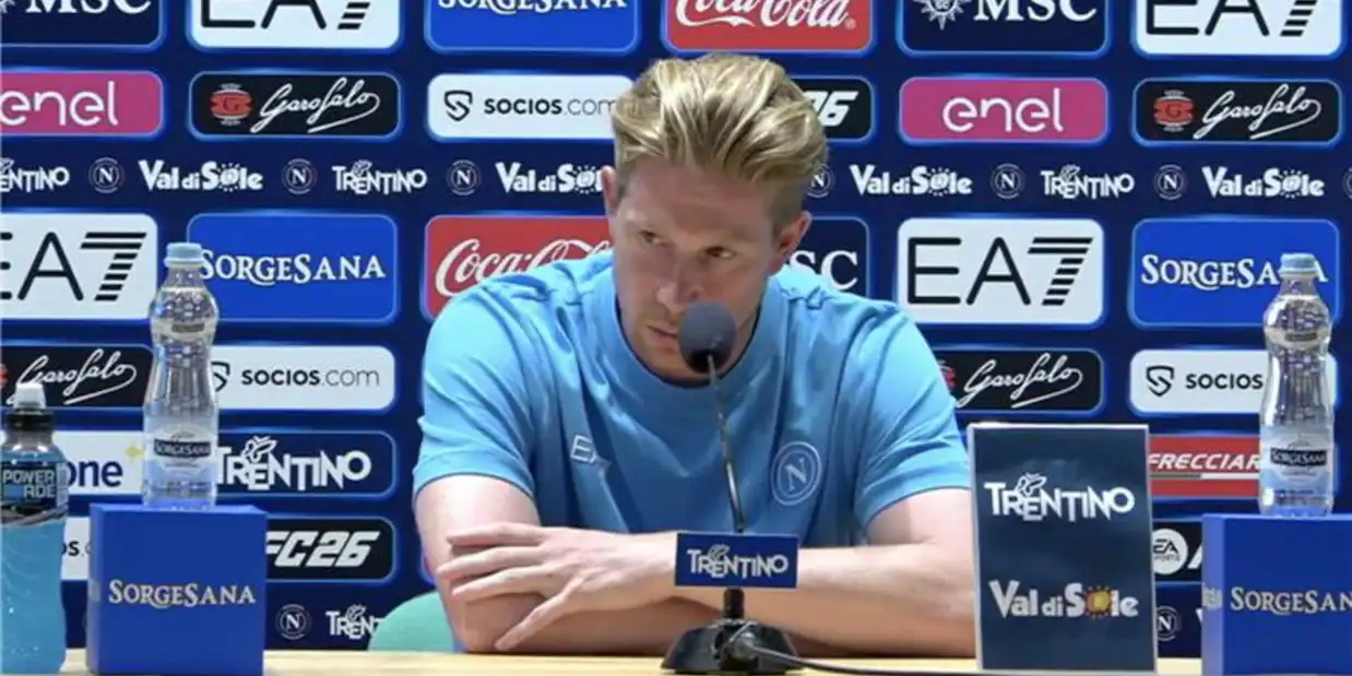 De Bruyne Napoli, prime parole da brividi: «Ecco perché ho detto sì alle 2:31 di notte» De Bruyne Napoli, prime parole da brividi: «Ecco perché ho detto sì alle 2:31 di notte»