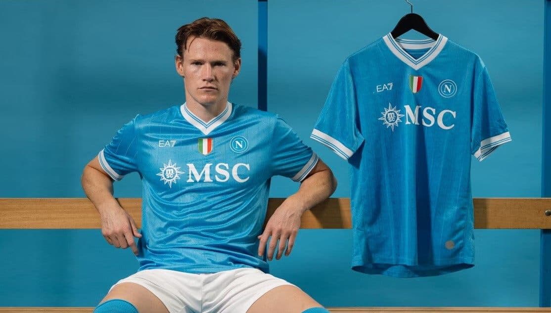 Napoli, ecco le nuove maglie 2025-2026 | De Bruyne sfoggia il tricolore Napoli, ecco le nuove maglie 2025-2026 | De Bruyne sfoggia il tricolore