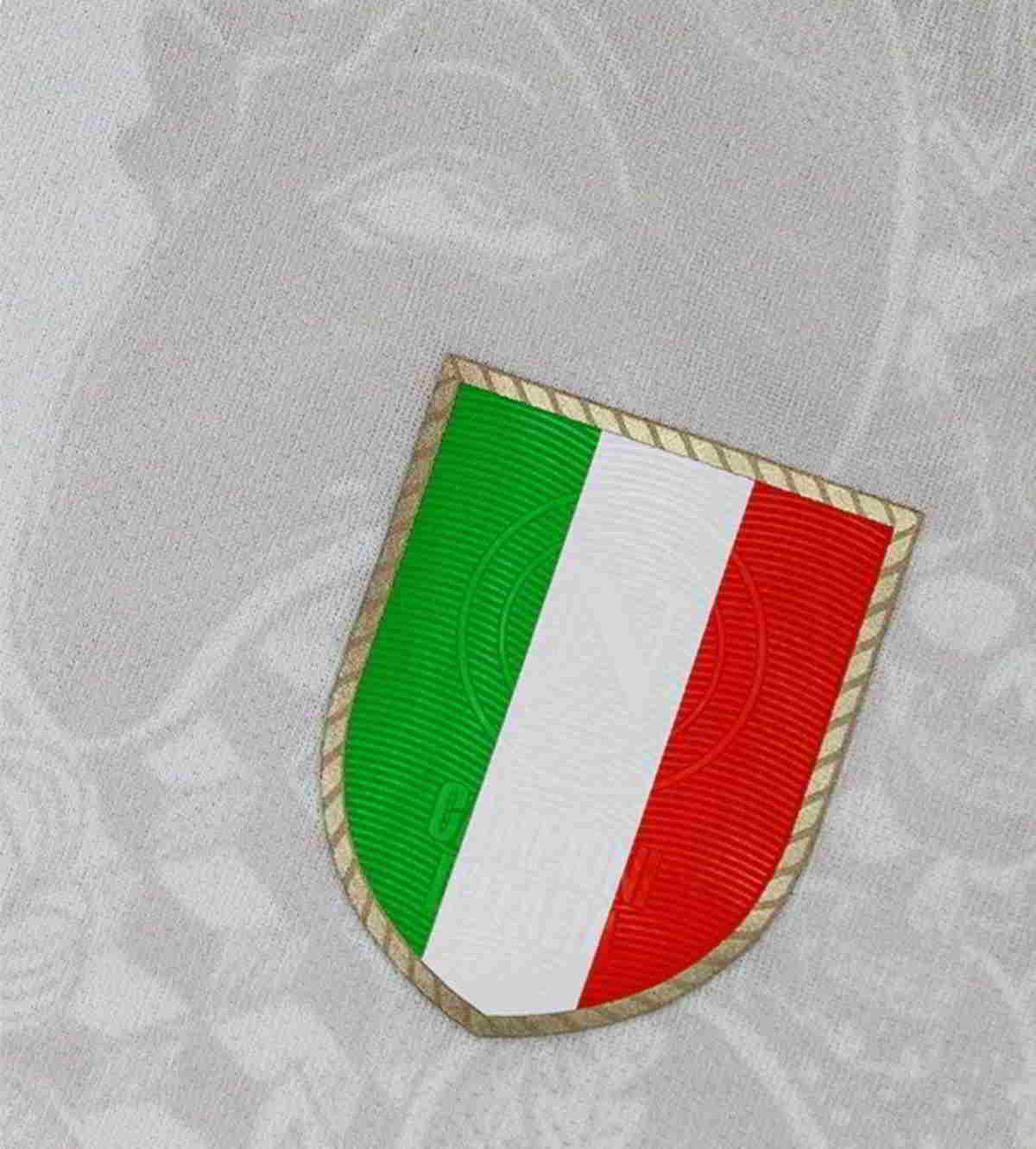 Napoli, 9 simboli nascosti sulla nuova maglia: svelati i segreti della divisa | I tifosi sono impazziti Napoli, 9 simboli nascosti sulla nuova maglia: svelati i segreti della divisa | I tifosi sono impazziti