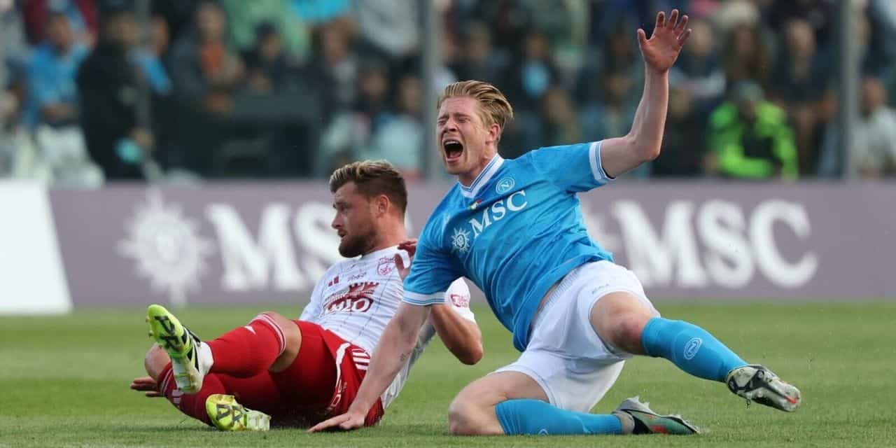 Napoli, De Bruyne incanta tutti: il tacco da sogno è solo l'inizio Napoli, De Bruyne incanta tutti: il tacco da sogno è solo l'inizio
