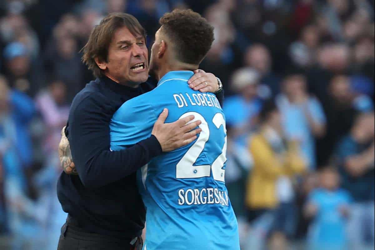 Antonio Conte parla con il capitano del Napoli Giovanni Di Lorenzo dopo una partita Antonio Conte parla con il capitano del Napoli Giovanni Di Lorenzo dopo una partita