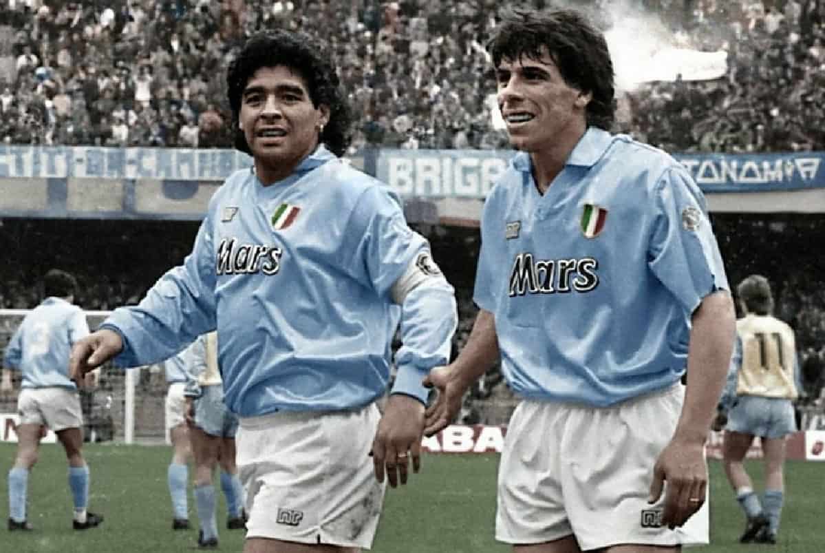 Napoli–Pisa, 17 febbraio 1991: quando Maradona cedette la 10 a Zola Napoli–Pisa, 17 febbraio 1991: quando Maradona cedette la 10 a Zola