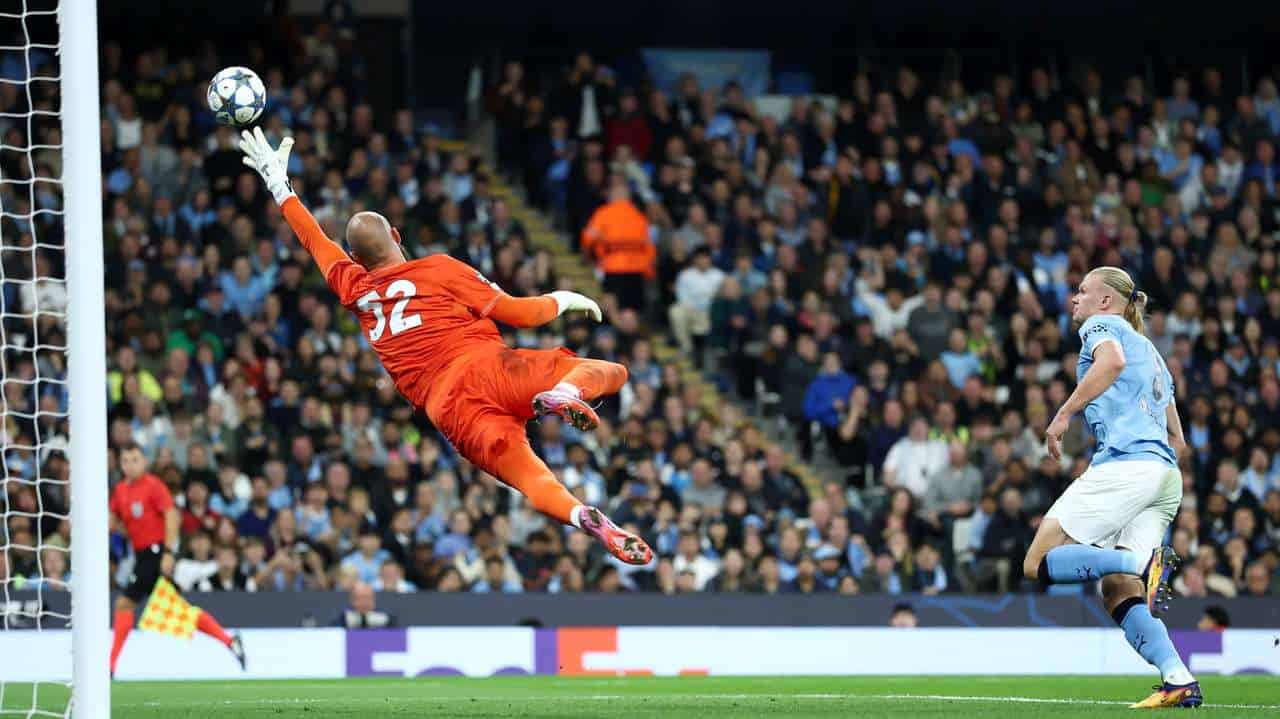 City–Napoli 0 2: rosso al 21’, un’ora da eroi in 10. Poi Haaland e Doku
