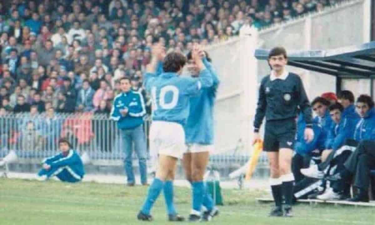 Napoli–Pisa 1991: Maradona diede la 10 a Zola Napoli–Pisa 1991: Maradona diede la 10 a Zola