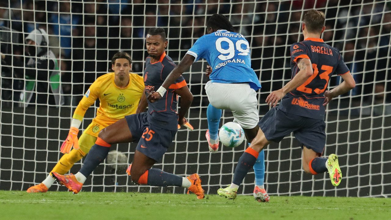Napoli Inter, Anguissa MVP. Il centrocampista migliore in campo in tutte le partite degli azzurri Napoli Inter, Anguissa MVP. Il centrocampista migliore in campo in tutte le partite degli azzurri