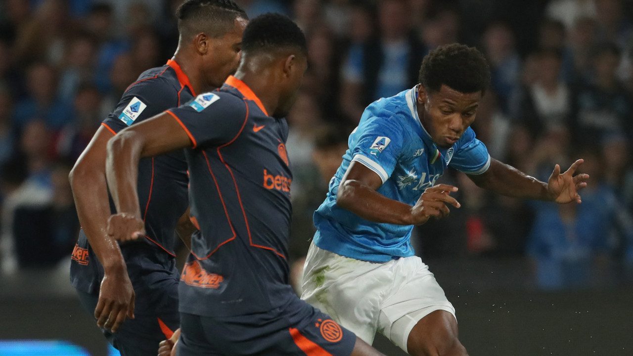 Dopo De Bruyne, altra tegola sul Napoli: si ferma anche Neres. L’attaccante salta il Lecce Dopo De Bruyne, altra tegola sul Napoli: si ferma anche Neres. L’attaccante salta il Lecce