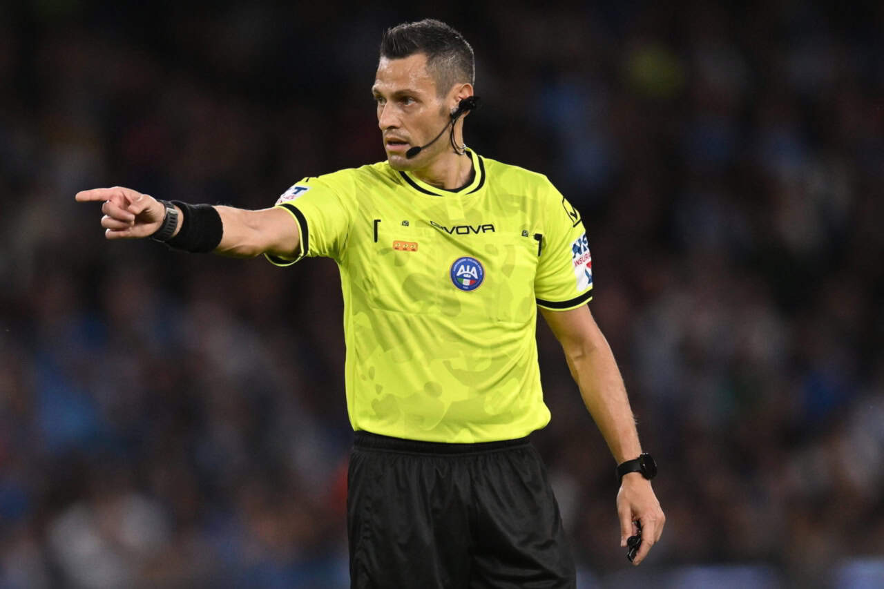 Gilmour doppio giallo in Napoli-Inter: perché non è stato espulso Gilmour doppio giallo in Napoli-Inter: perché non è stato espulso
