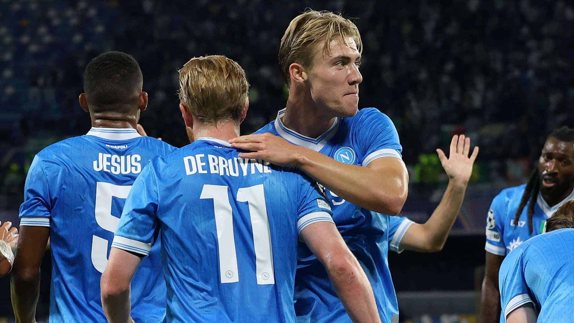 de bruyne e hojlund trascinano il napoli la risposta che zittisce tutti