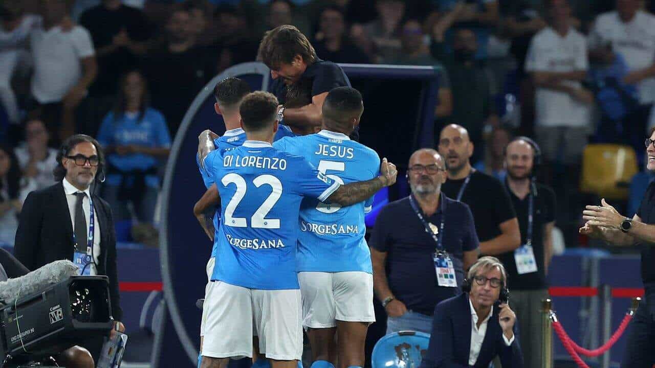 Lucca in azione o mentre celebra il gol contro il Pisa Lucca in azione o mentre celebra il gol contro il Pisa