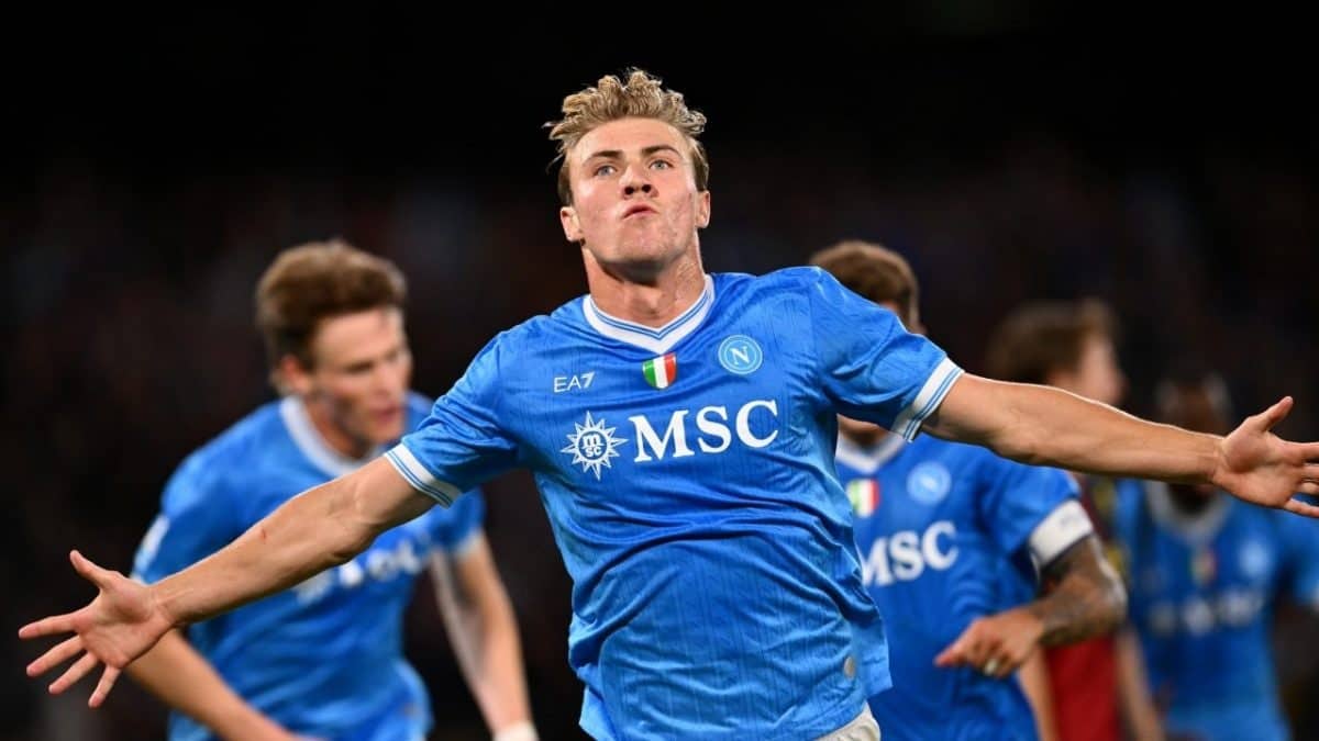 Hojlund autore del gol vittoria del Napoli contro il Genoa Hojlund autore del gol vittoria del Napoli contro il Genoa