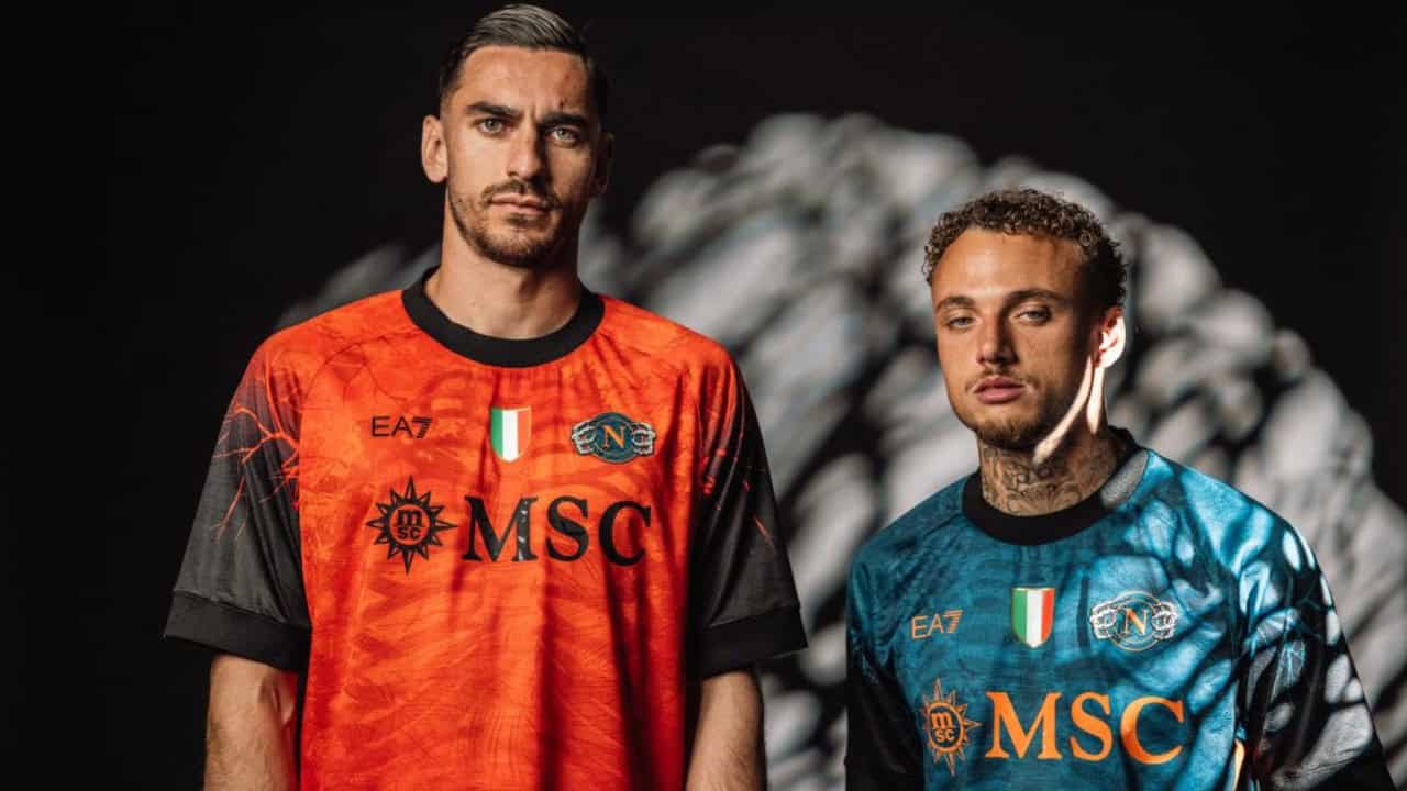 Napoli, ecco la maglia di Halloween: dedicata a uno dei simboli più sacri della città Napoli, ecco la maglia di Halloween: dedicata a uno dei simboli più sacri della città