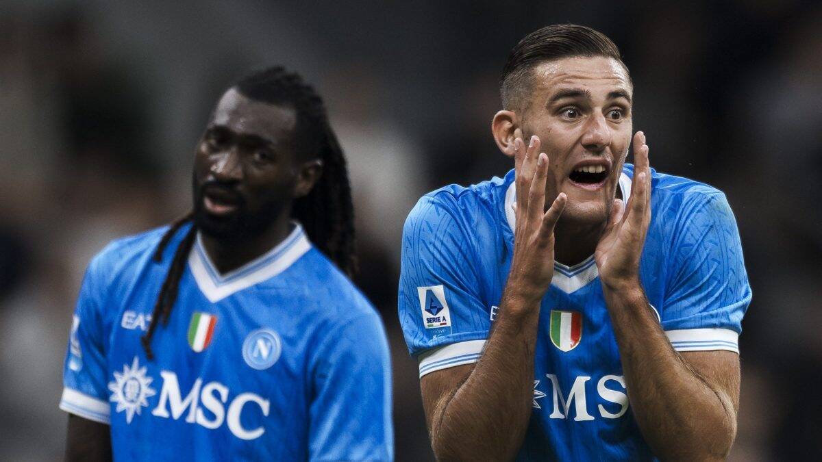 Lorenzo Lucca Napoli prestazione deludente e regolamento FIFA 