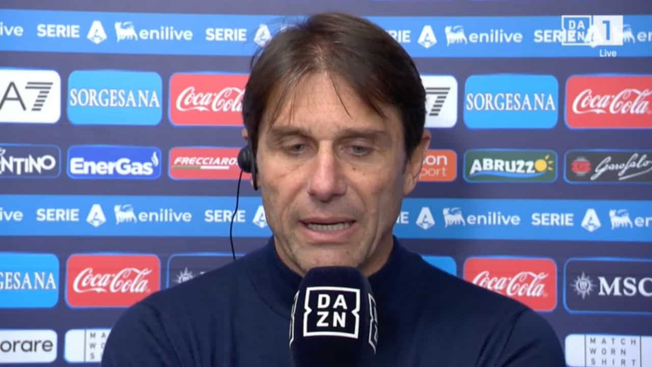 Crollo Napoli, Conte sbotta e si auto accusa: “Non sto facendo un buon lavoro” Crollo Napoli, Conte sbotta e si auto accusa: “Non sto facendo un buon lavoro”