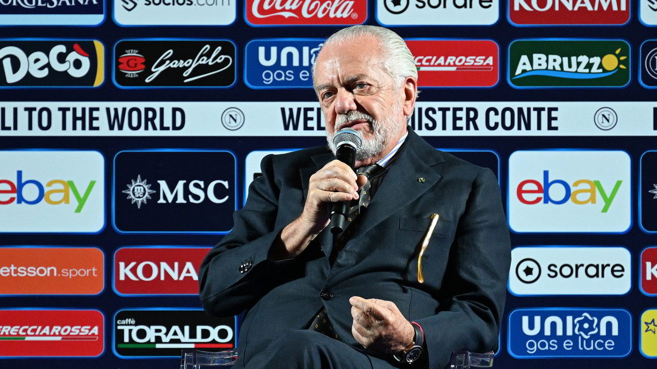 De Laurentiis presenta il suo piano stadio: “Lo finanzio io, ma ho un nemico” De Laurentiis presenta il suo piano stadio: “Lo finanzio io, ma ho un nemico”