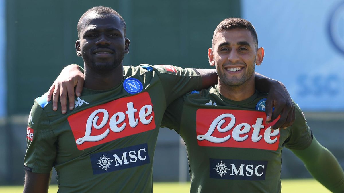 Ghoulam e Koulibaly abbraccio Napoli amicizia beneficenza Ghoulam e Koulibaly abbraccio Napoli amicizia beneficenza