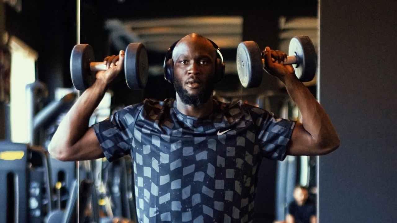 Romelu Lukaku durante il recupero dall'infortunio: salta Roma-Napoli e punta alla Juventus