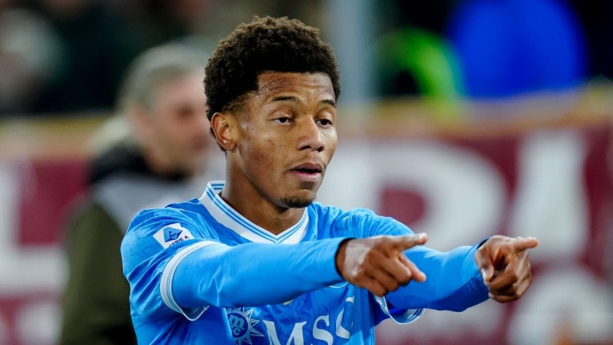 Conte sbanca l’Olimpico: capolavoro tattico e blitz di Neres. Il Napoli aggancia il Milan in vetta Conte sbanca l’Olimpico: capolavoro tattico e blitz di Neres. Il Napoli aggancia il Milan in vetta