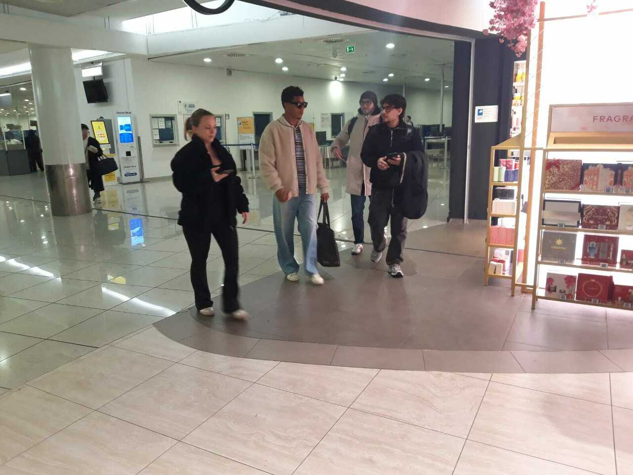 Infortunio Napoli, Neres si opera a Londra