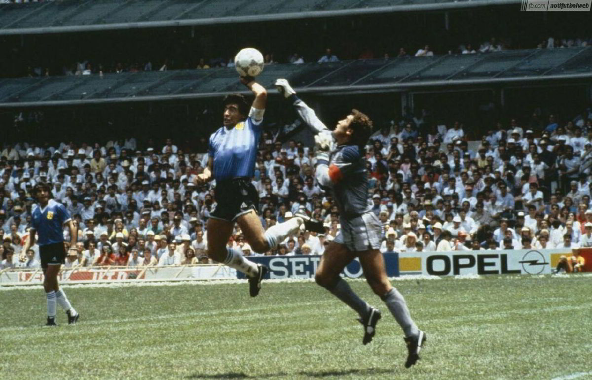 Chivu cita Maradona e la "Mano de Dios" per difendere Bastoni