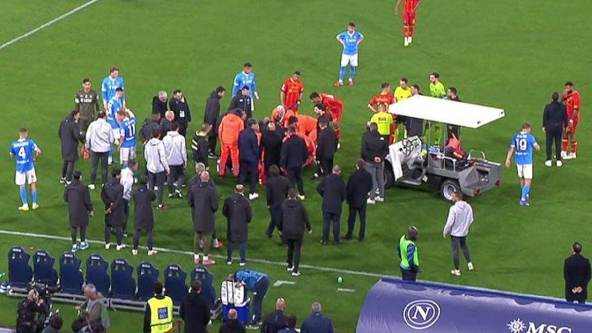 Malore per Banda nel finale di Napoli-Lecce: l'esterno si accascia a terra a palla lontana, paura al Maradona Malore per Banda nel finale di Napoli-Lecce: l'esterno si accascia a terra a palla lontana, paura al Maradona
